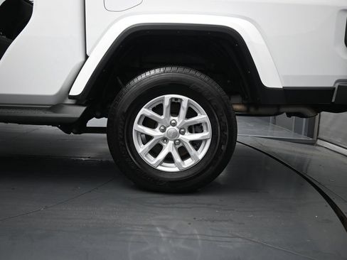 Used 2023 Jeep Gladiator Sport AWD/4WD image 15