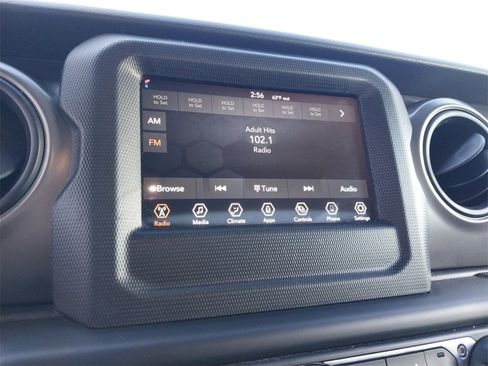 Used 2023 Jeep Gladiator Sport image 15