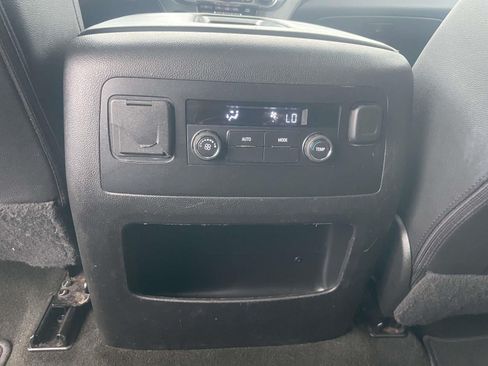 Used 2017 Chevrolet Suburban LT AWD/4WD image 14