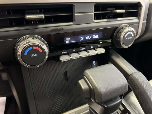 Certified 2025 Toyota Tacoma SR5 AWD/4WD image 25