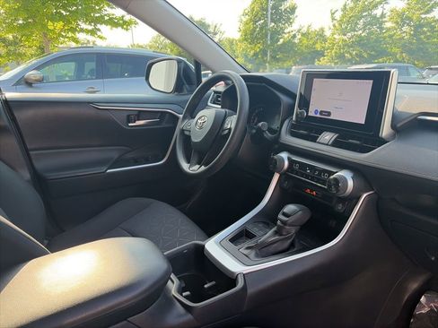 Used 2024 Toyota RAV4 XLE FWD image 32