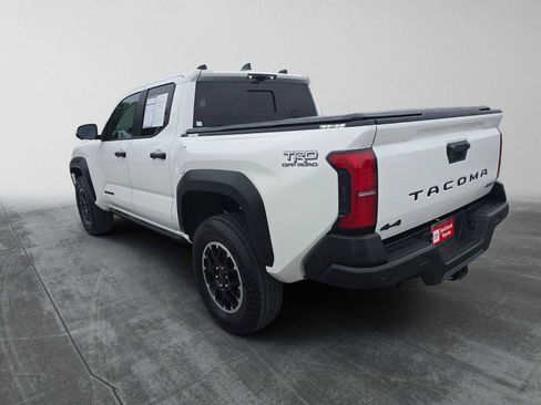 Certified 2025 Toyota Tacoma TRD Off-Road AWD/4WD image 5
