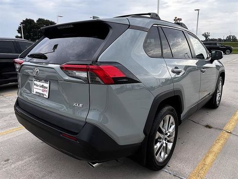 Used 2021 Toyota RAV4 XLE Premium FWD image 3