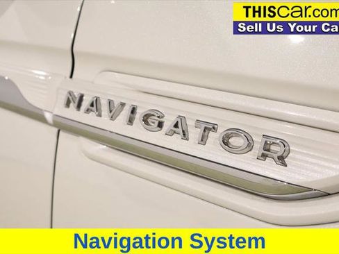 Used 2022 Lincoln Navigator Reserve image 11