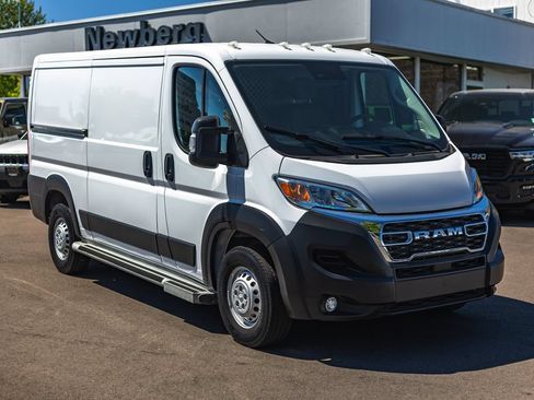 Used 2025 RAM ProMaster 2500 w/ U-Haul Equipment Group FWD image 6