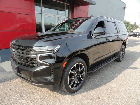 Used 2022 Chevrolet Suburban RST w/ Sport Performance Package AWD/4WD image 2