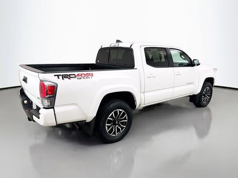 Used 2022 Toyota Tacoma TRD Sport image 7