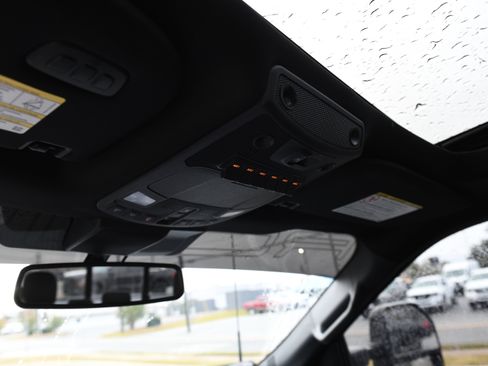 Used 2022 Ford F250 Lariat w/ Black Appearance Package image 32