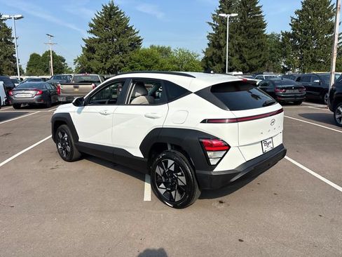 Used 2024 Hyundai Kona SEL AWD/4WD image 4
