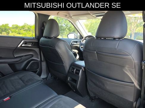 Used 2024 Mitsubishi Outlander SE Black Edition FWD image 12