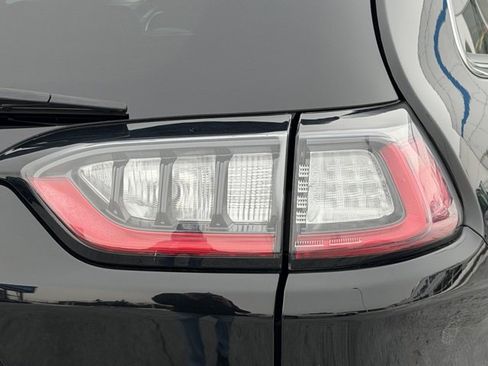 Used 2019 Jeep Cherokee Limited image 20