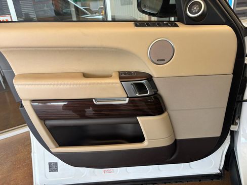 Used 2017 Land Rover Range Rover HSE image 19