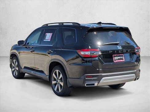 Used 2025 Honda Pilot Touring image 8