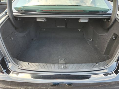 Used 2015 Mercedes-Benz E 400 4MATIC Sedan image 5