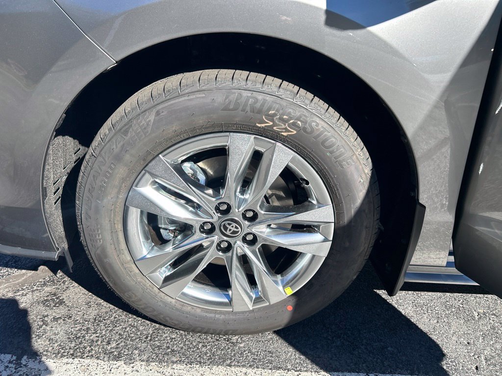 New 2026 Toyota Sienna XLE AWD/4WD image 29