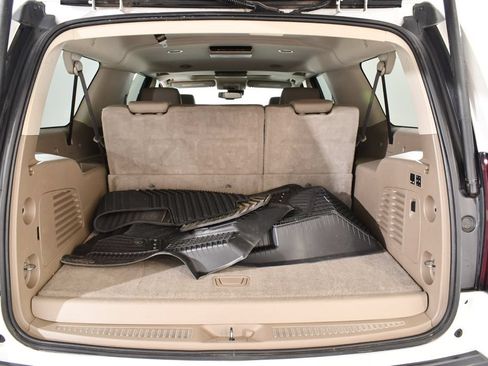 Used 2018 Chevrolet Suburban Premier AWD/4WD image 21