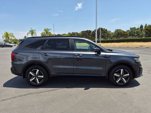 Used 2021 Kia Sorento EX FWD image 4
