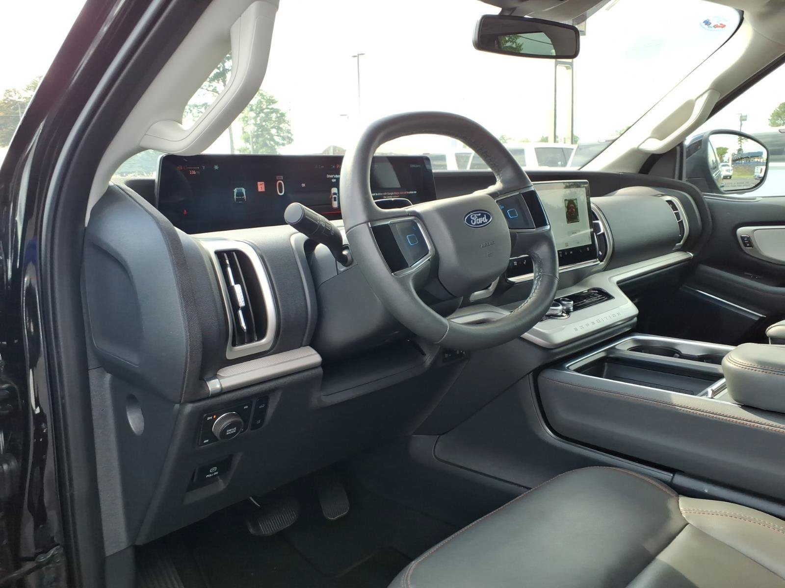 Used 2025 Ford Expedition Max Active AWD/4WD image 8