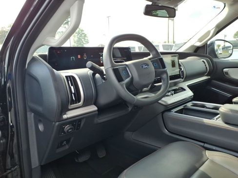 Used 2025 Ford Expedition Max Active AWD/4WD image 8