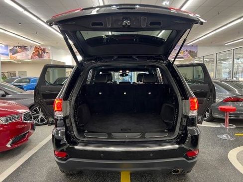 Used 2018 Jeep Grand Cherokee Limited image 39