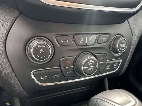 Used 2021 Jeep Cherokee Latitude Lux w/ Sun & Sound Group image 21