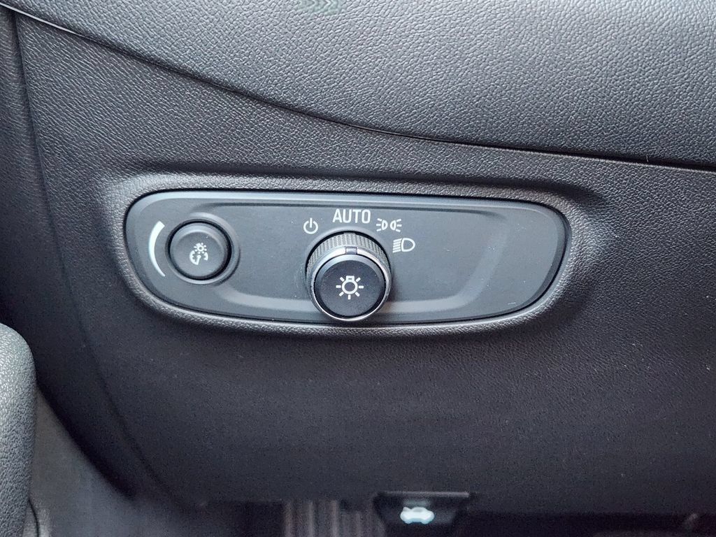 Certified 2023 Chevrolet Equinox RS FWD image 22