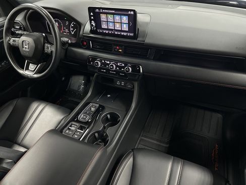 Used 2025 Honda Pilot TrailSport image 12