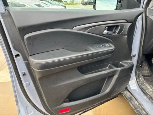 Used 2023 Honda Ridgeline Sport image 9