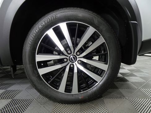 New 2025 Nissan Pathfinder Platinum image 13