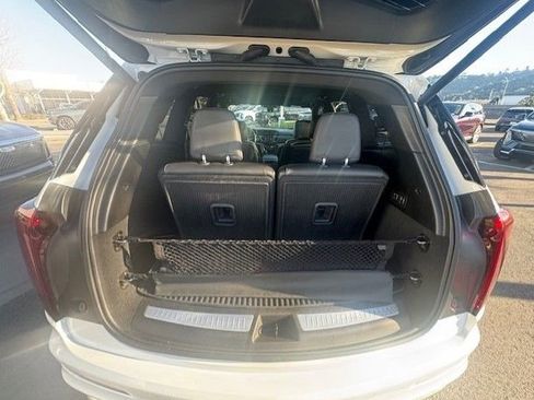 Used 2023 Cadillac XT6 Premium Luxury w/ Technology Package image 9