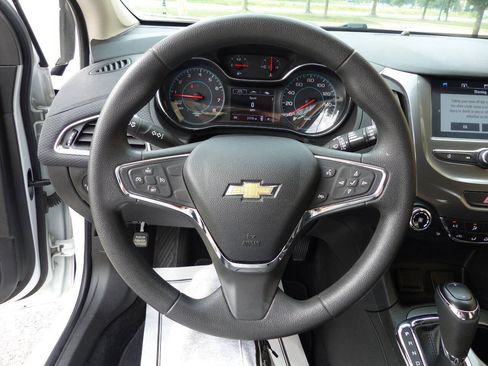 Used 2018 Chevrolet Cruze LT w/ Convenience Package FWD image 23