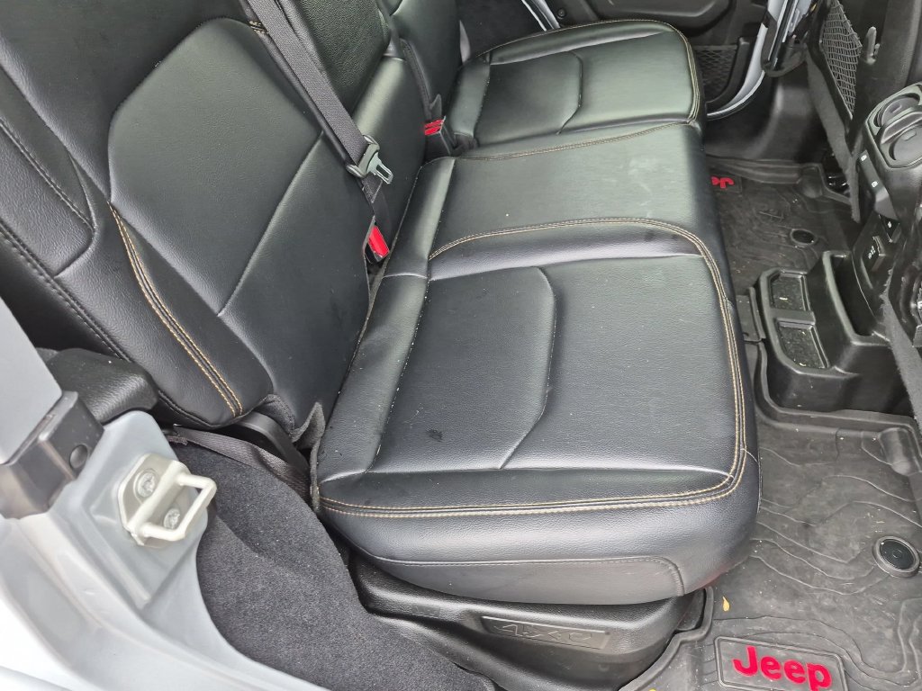 Used 2024 Jeep Wrangler Unlimited Sahara w/ Safety Group AWD/4WD image 18