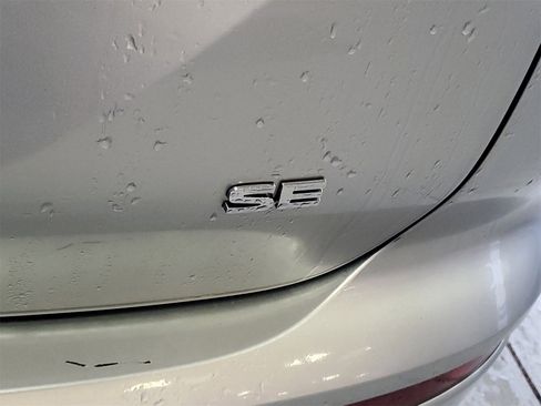 Used 2023 Mitsubishi Outlander SE image 28