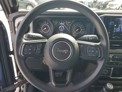 Used 2024 Jeep Gladiator Sport image 19