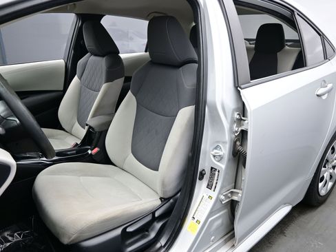 Used 2021 Toyota Corolla LE image 10