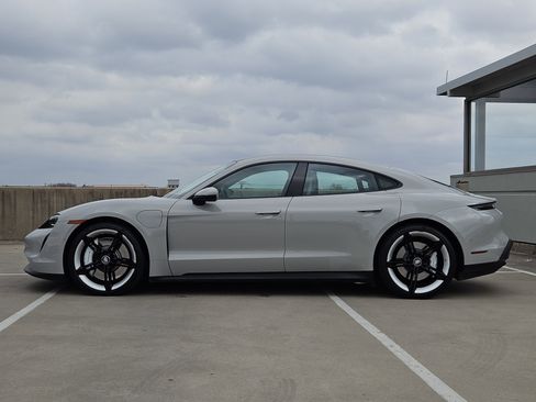 Used 2021 Porsche Taycan image 2