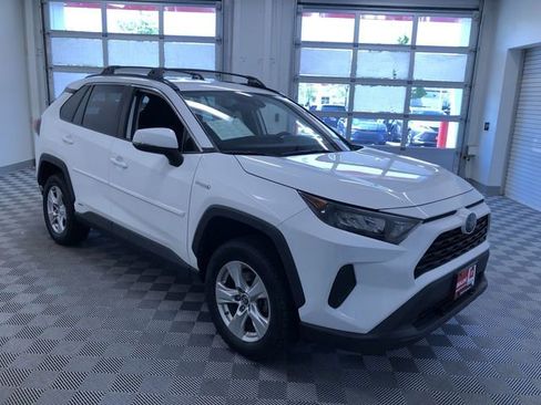 Used 2019 Toyota RAV4 LE w/ Carpet Mat Package AWD/4WD image 36