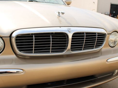 Used 2005 Jaguar XJ8 RWD image 35