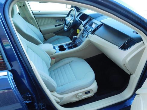 Used 2017 Ford Taurus SE image 5