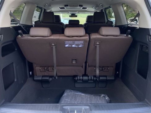 New 2026 Honda Odyssey Touring image 9