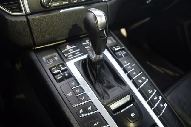 Used 2018 Porsche Macan AWD/4WD image 14