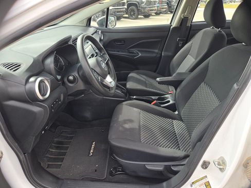 Used 2021 Nissan Versa S w/ Electronics Package FWD image 9