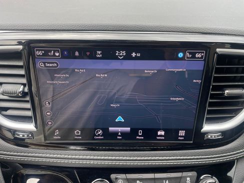 Used 2025 Chrysler Pacifica Limited FWD image 20
