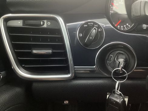 Used 2013 Porsche Panamera S image 39