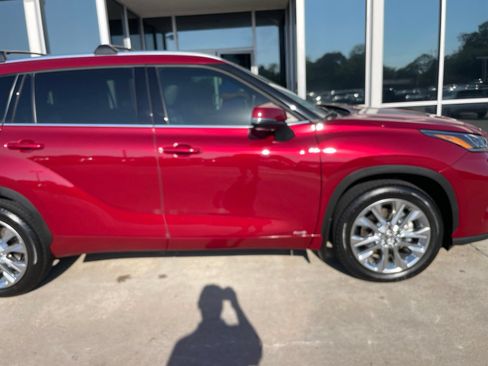 Used 2026 Toyota Highlander Limited AWD/4WD image 21