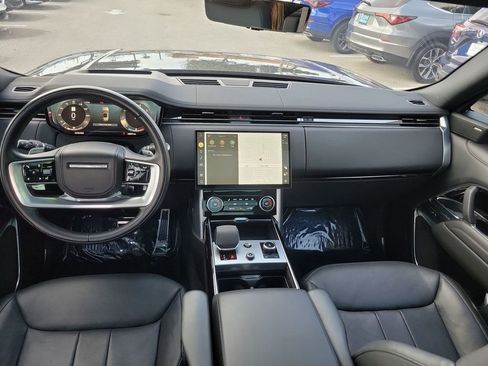 Used 2023 Land Rover Range Rover SE image 2