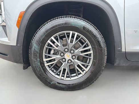 Used 2024 Chevrolet Traverse LT image 42