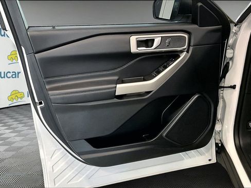 Used 2023 Ford Explorer XLT w/ Equipment Group 202A image 9