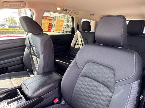 Certified 2025 Nissan Pathfinder SV FWD image 13