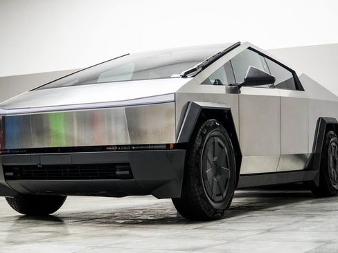 Used 2025 Tesla Cybertruck AWD Crew Cab image 11